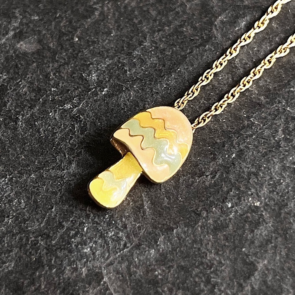 Vintage Magic Mushroom cloisonné enamel choker necklace brass chain cute psych